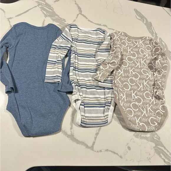 Set of 3 Calvin Klein Baby Onesies Size 6-9 Months - Picture 6 of 6